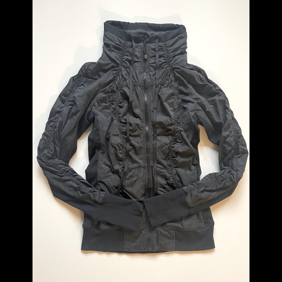 lululemon athletica Jackets & Blazers - ⭐️Host Pick ⭐️ Rare Lululemon Reversible Grey Cool Down Ruched Jacket